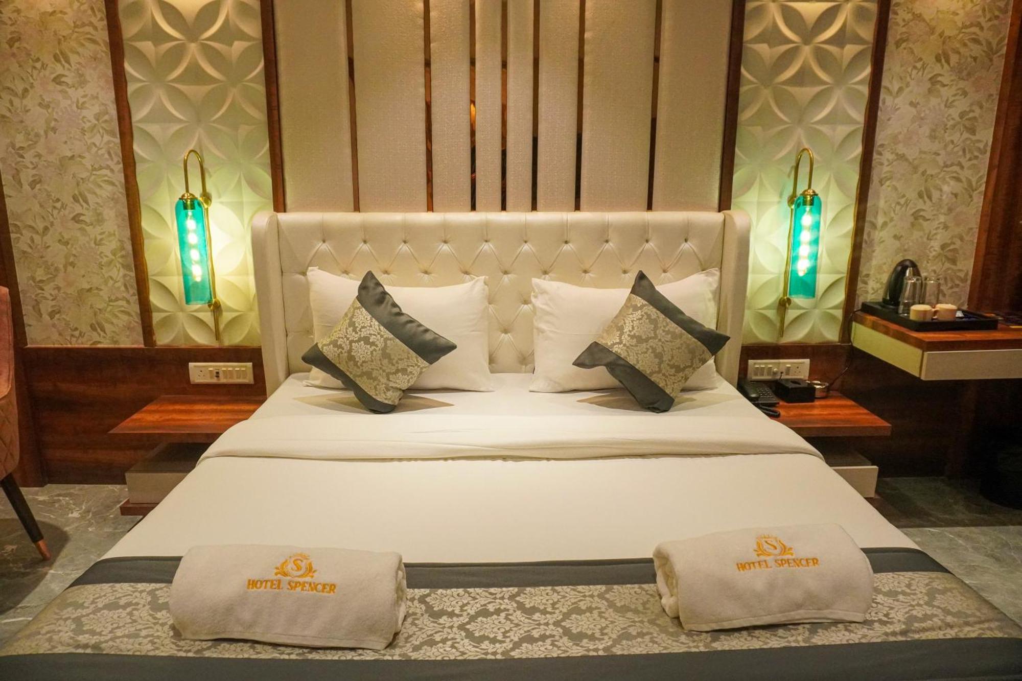 Hotel Spencer-Navi Mumbai Extérieur photo